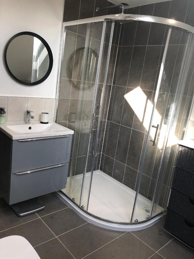 Reflections Luxury Modern Accommodation Saint Monance Exterior photo