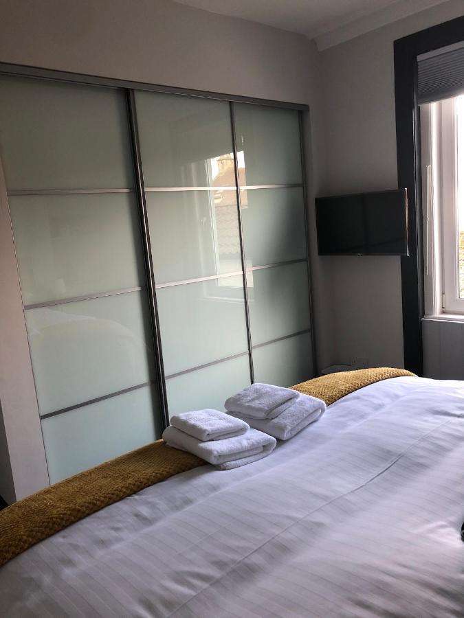 Reflections Luxury Modern Accommodation Saint Monance Exterior photo
